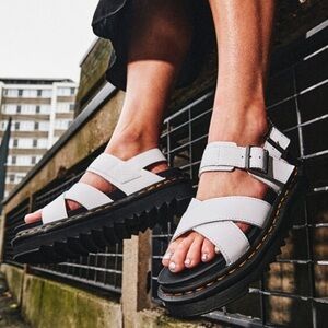 NEW Dr. Martens Women's Avery Hydro Toe Loop Platform Sandals in White size 8